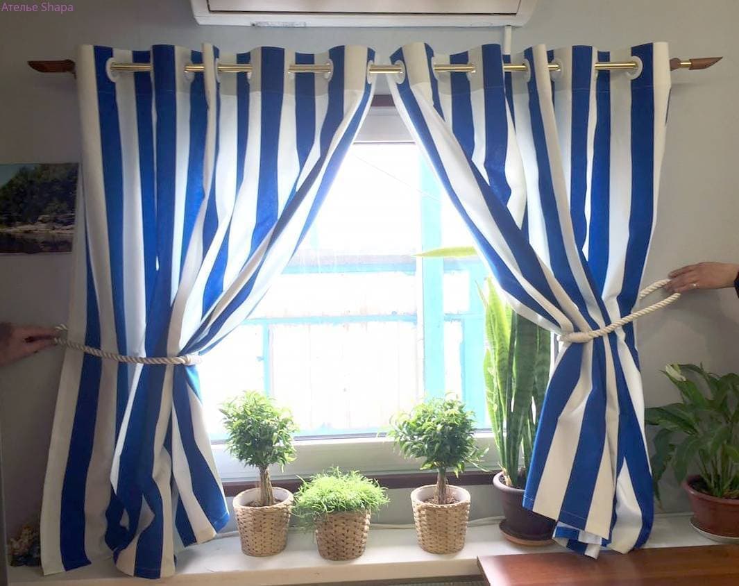 бело-голубые полосатые шторы